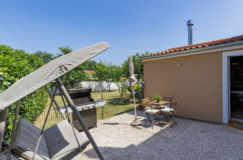 Foto 8 - Casa de 3 quartos em Brtonigla com piscina privada e jardim