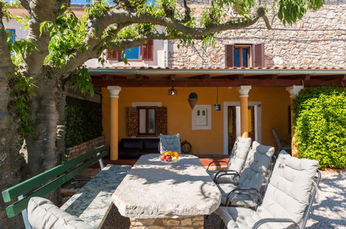 Photo 15 - Maison de 3 chambres à Brtonigla avec piscine privée et jardin