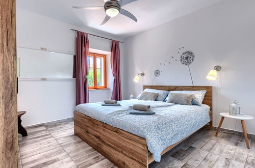 Foto 4 - Casa de 3 quartos em Brtonigla com piscina privada e jardim
