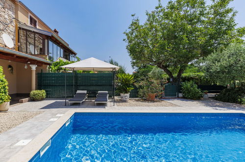 Foto 35 - Casa de 3 quartos em Brtonigla com piscina privada e jardim