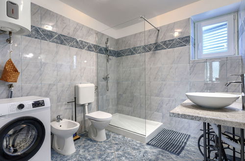 Foto 33 - Casa de 3 quartos em Brtonigla com piscina privada e jardim