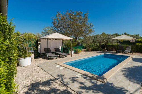 Foto 17 - Casa de 3 quartos em Brtonigla com piscina privada e terraço