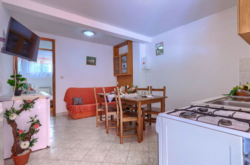 Photo 17 - 4 bedroom Apartment in Žminj with private pool and garden