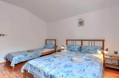 Foto 34 - Appartamento con 4 camere da letto a Žminj con piscina privata e giardino