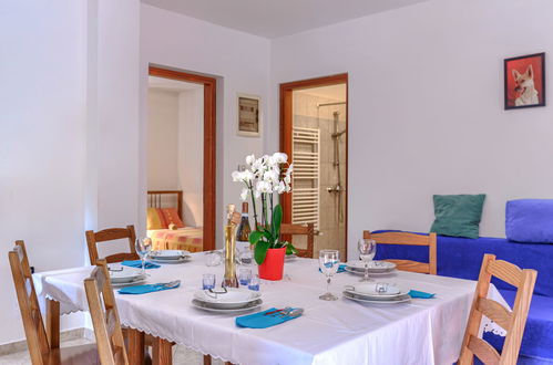 Photo 12 - 4 bedroom Apartment in Žminj with private pool and garden