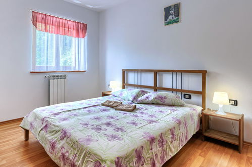 Foto 30 - Appartamento con 4 camere da letto a Žminj con piscina privata e giardino