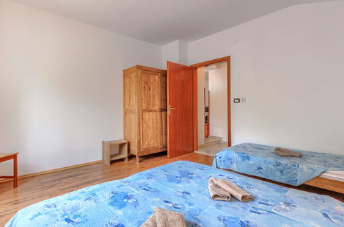 Foto 36 - Appartamento con 4 camere da letto a Žminj con piscina privata e giardino