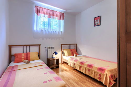 Foto 26 - Appartamento con 4 camere da letto a Žminj con piscina privata e giardino