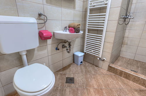 Foto 40 - Apartamento de 4 quartos em Žminj com piscina privada e jardim