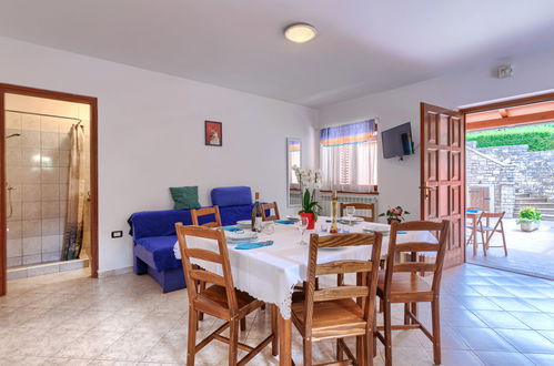 Photo 3 - 4 bedroom Apartment in Žminj with private pool and garden