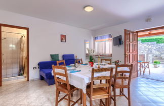 Photo 3 - 4 bedroom Apartment in Žminj with private pool and garden