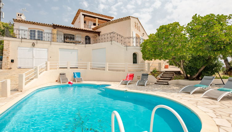 Foto 1 - Casa de 3 habitaciones en Roquebrune-sur-Argens con piscina privada y vistas al mar