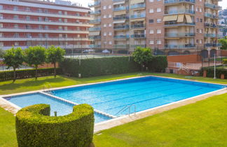Foto 2 - Appartamento con 3 camere da letto a Santa Susanna con piscina e giardino