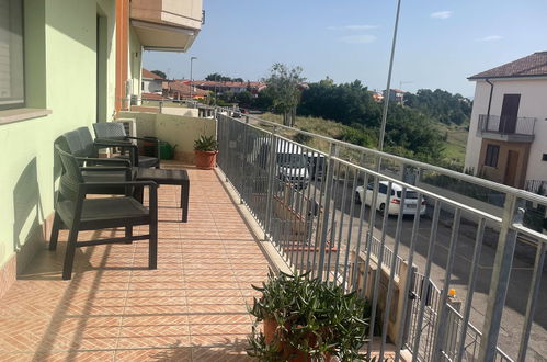 Photo 16 - 2 bedroom Apartment in Petacciato with garden and sea view