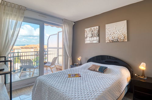 Foto 4 - Appartamento con 1 camera da letto a Fréjus con terrazza e vista mare