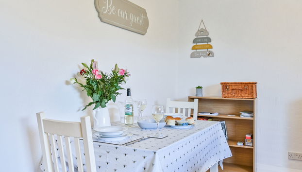 2 bedroom Apartment in St Austell with garden and terrace - Photo 4