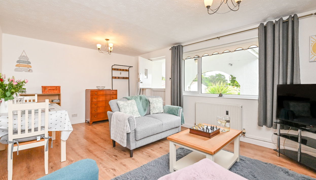 2 bedroom Apartment in St Austell with garden and terrace - Photo 1