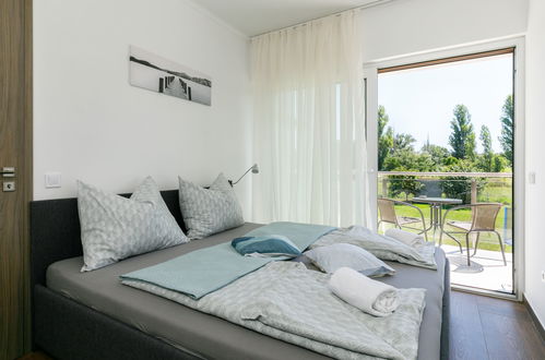 Foto 5 - Appartamento con 2 camere da letto a Balatonszárszó con giardino