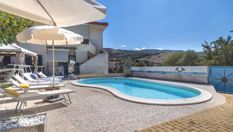 Photo 1 - Appartement de 2 chambres à Trinità d'Agultu e Vignola avec piscine et vues à la mer