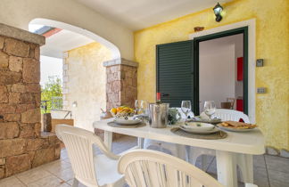 Foto 2 - Apartamento de 2 habitaciones en Trinità d'Agultu e Vignola con piscina y vistas al mar