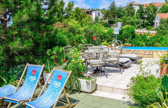 Apartamento de 2 quartos em Kraljevica com piscina e jardim - Foto 32