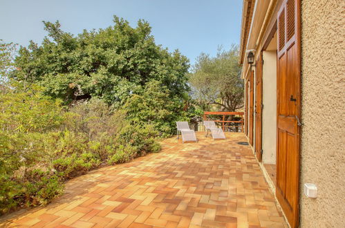 Photo 2 - Maison de 4 chambres à Six-Fours-les-Plages avec jardin et vues à la mer