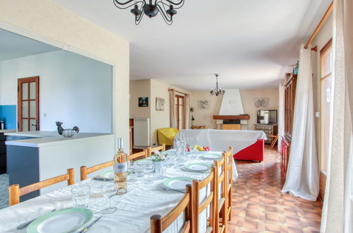 Photo 3 - 4 bedroom House in Six-Fours-les-Plages with garden and terrace