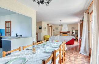 Photo 3 - 4 bedroom House in Six-Fours-les-Plages with garden and sea view