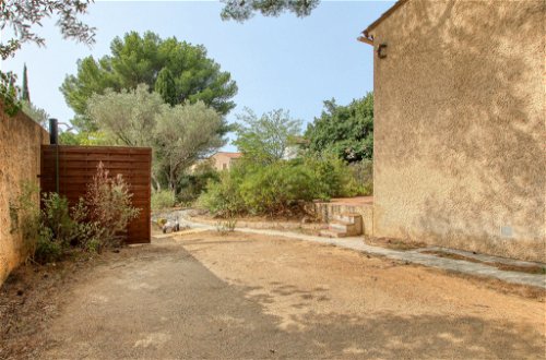 Photo 8 - 4 bedroom House in Six-Fours-les-Plages with garden and sea view