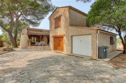 Photo 10 - 4 bedroom House in Six-Fours-les-Plages with garden and sea view