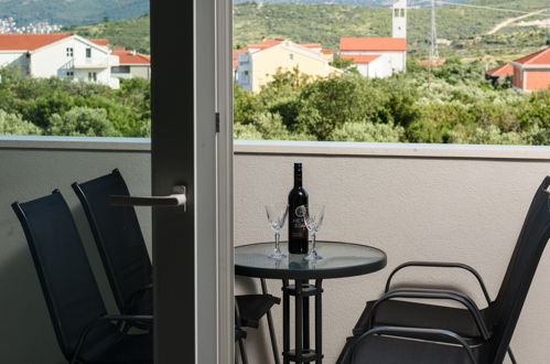 Foto 7 - Appartamento con 2 camere da letto a Trogir con vista mare