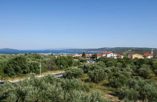 Foto 3 - Apartamento de 2 habitaciones en Trogir con vistas al mar