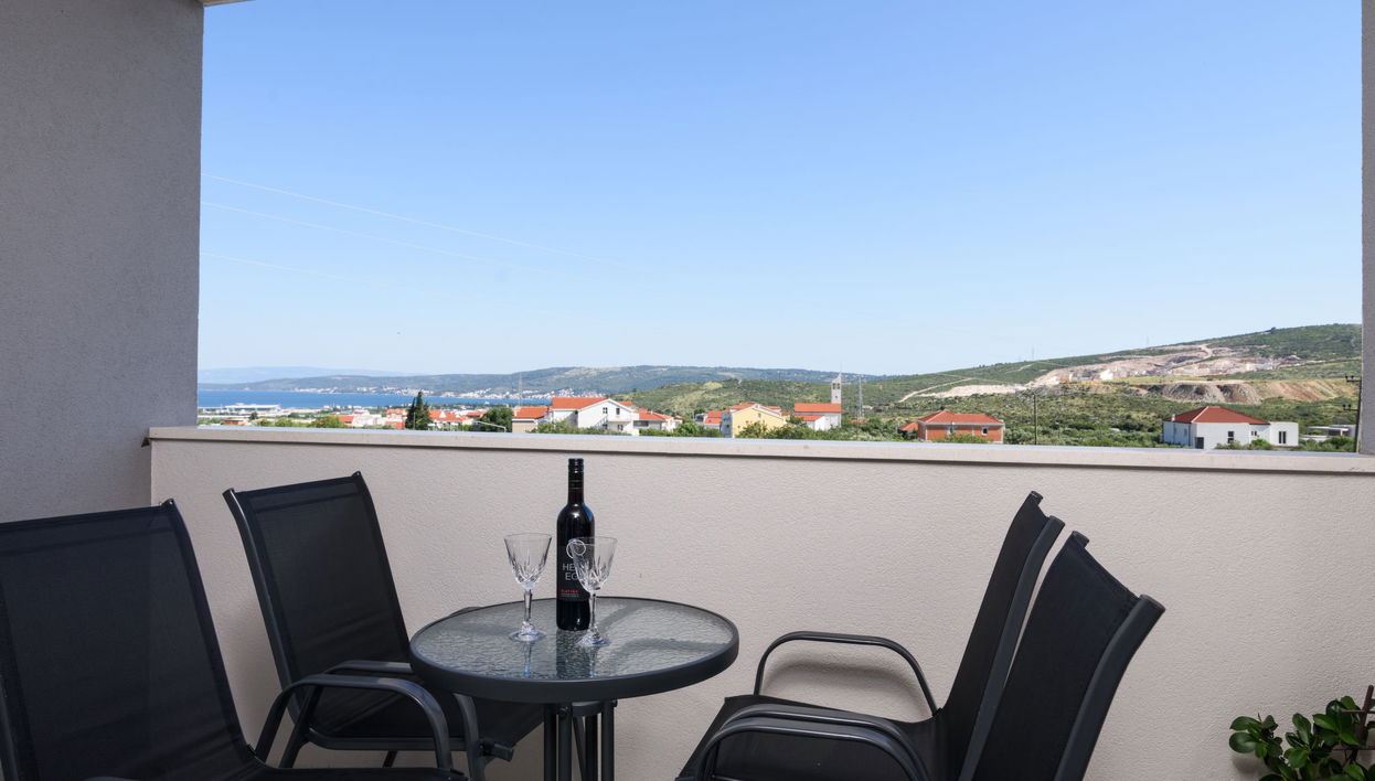 3 bedroom Apartment in Trogir - Photo 1