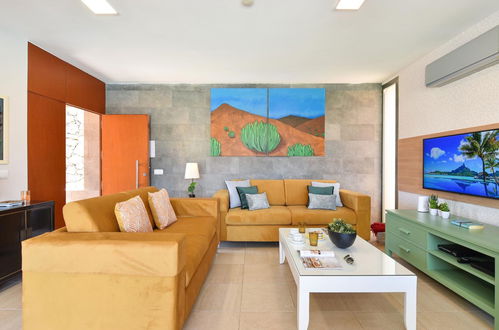 Photo 3 - 2 bedroom House in San Bartolomé de Tirajana with private pool and sea view