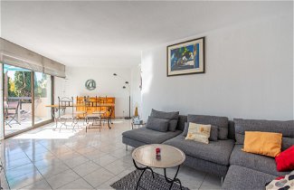 Photo 3 - Appartement de 2 chambres à Cavalaire-sur-Mer avec terrasse et vues à la mer