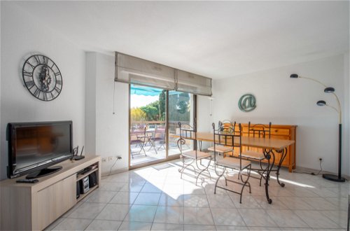 Photo 7 - Appartement de 2 chambres à Cavalaire-sur-Mer avec terrasse et vues à la mer