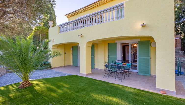 Foto 1 - Casa con 1 camera da letto a Roquebrune-sur-Argens con piscina privata e giardino