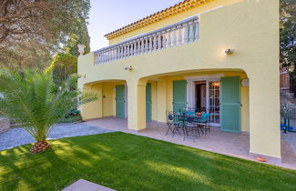 Photo 1 - Maison de 1 chambre à Roquebrune-sur-Argens avec piscine privée et jardin