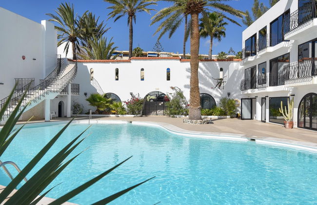 2 bedroom Apartment in San Bartolomé de Tirajana with swimming pool and terrace - Photo 1