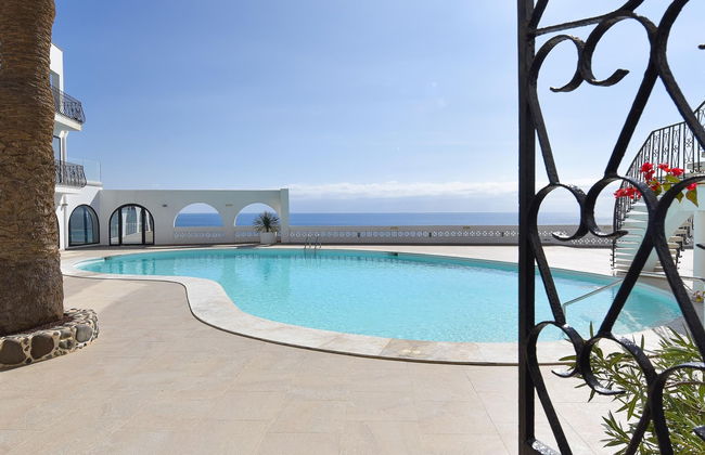 2 bedroom Apartment in San Bartolomé de Tirajana with swimming pool and terrace - Photo 18
