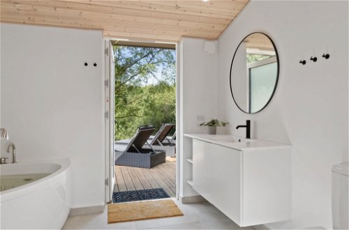 Foto 12 - Casa de 5 habitaciones en Nykøbing Sj con terraza y bañera de hidromasaje