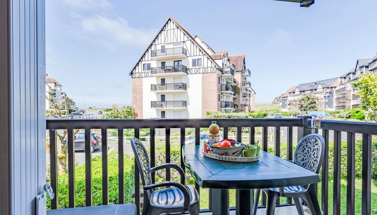 Foto 1 - Apartamento de 2 habitaciones en Cabourg con vistas al mar