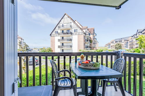 Foto 1 - Apartamento de 2 habitaciones en Cabourg con vistas al mar