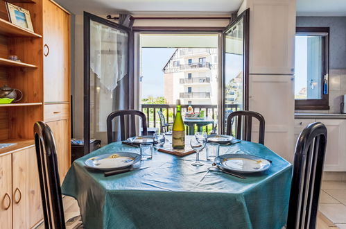 Foto 6 - Apartamento de 2 habitaciones en Cabourg con vistas al mar