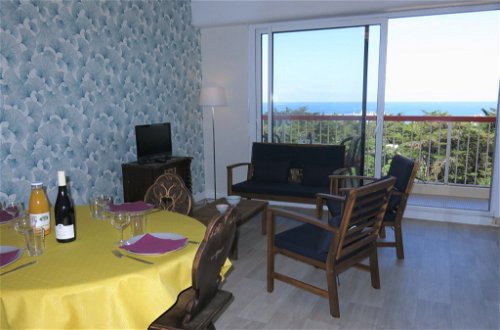 Photo 2 - 2 bedroom Apartment in Pornichet with garden and sea view