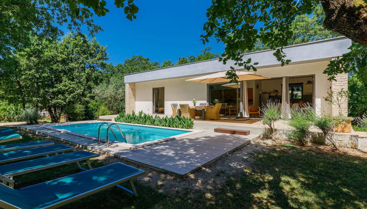 Photo 1 - Maison de 2 chambres à Umag avec piscine privée et jardin