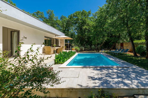 Foto 6 - Casa de 2 quartos em Umag com piscina privada e jardim