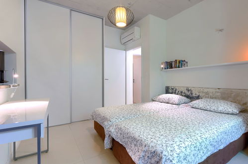 Foto 25 - Casa con 2 camere da letto a Umag con piscina privata e vista mare