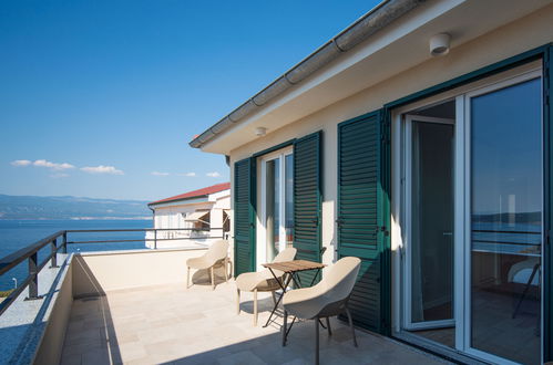 Foto 18 - Casa con 2 camere da letto a Vrbnik con piscina privata e vista mare