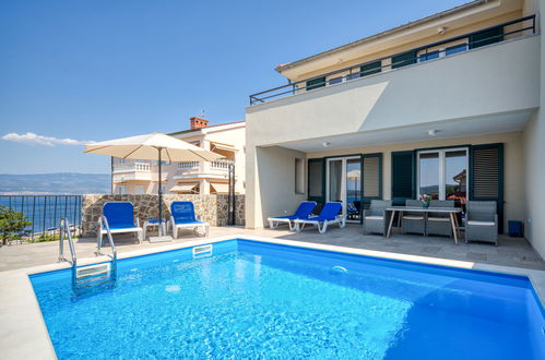 Photo 2 - Maison de 2 chambres à Vrbnik avec piscine privée et vues à la mer